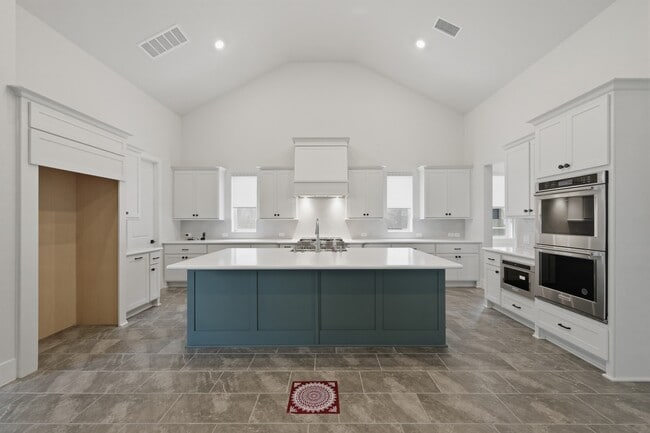 Building Photo - 2030 Highland Moss Rd