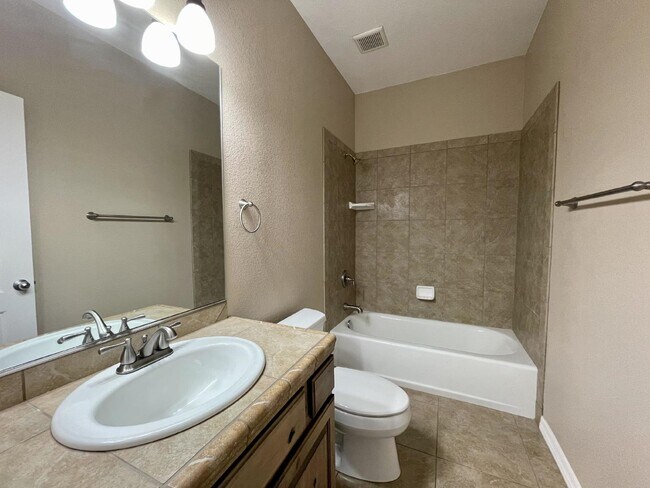 Building Photo - BHCRENT.COM Golf Course Living - Gated Com...