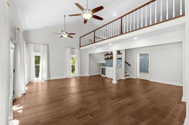 Building Photo - 5704 Woodside Ave