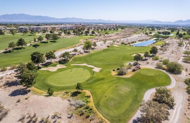 Building Photo - Queensridge Beauty - 5 bedroom on a 1/4+ acre lot