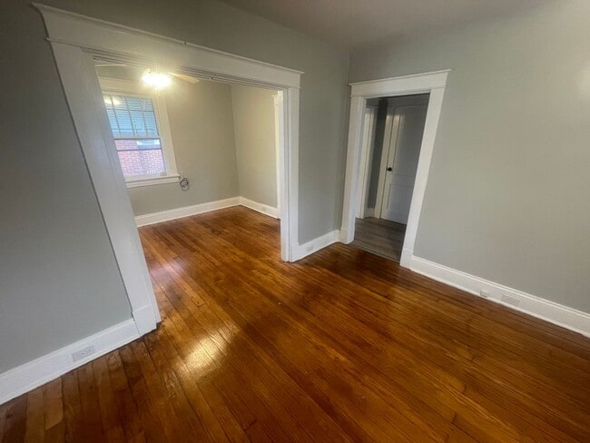 Building Photo - One Bedroom House for rent close to Rivermont shops and Randolph College.