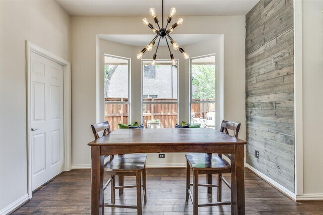 Building Photo - Located in a highly desirable neighborhood.