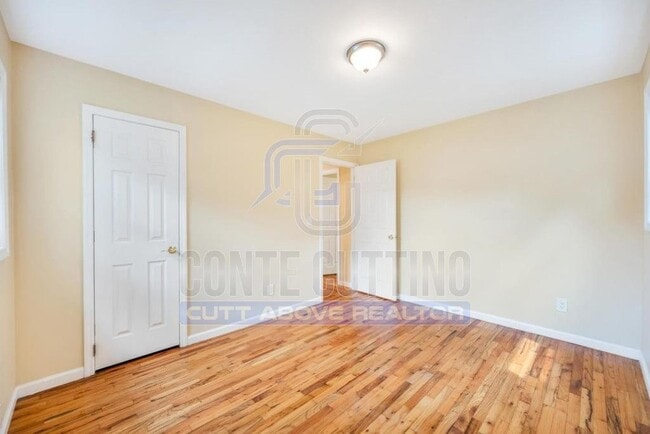 Building Photo - 9 Juniper Pl