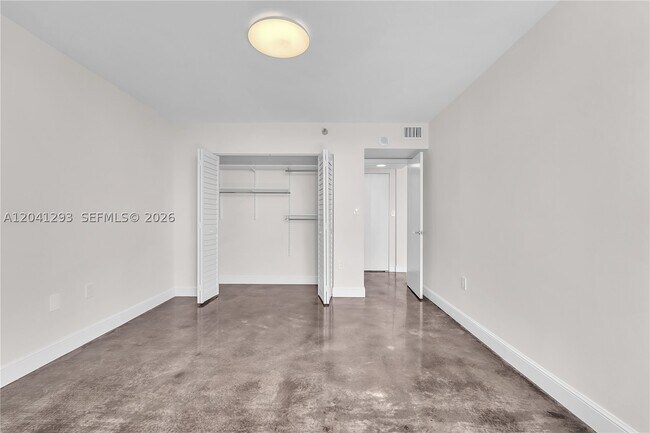 Building Photo - 20515 E Country Club Dr