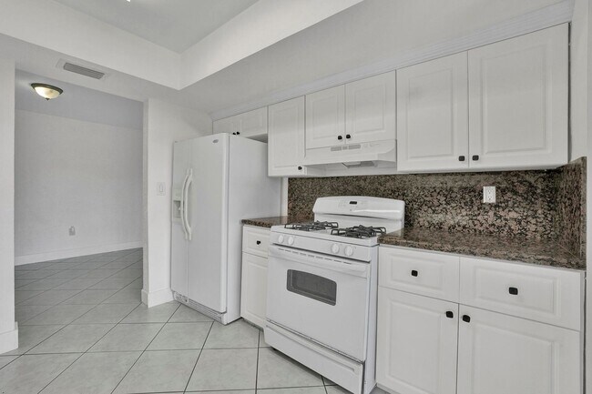 Building Photo - Sunrise Gem: Updated 2-Bed, 2-Bath with Garage Parking