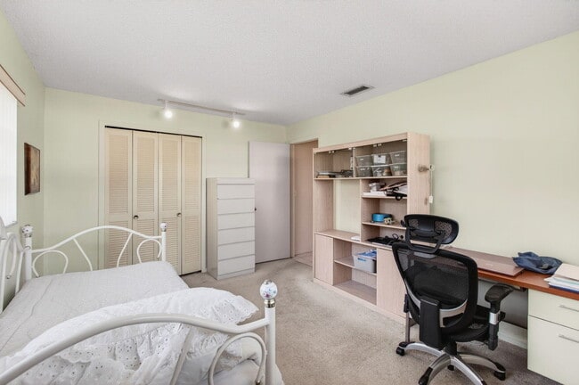 Building Photo - 10244 Dovewood Ln