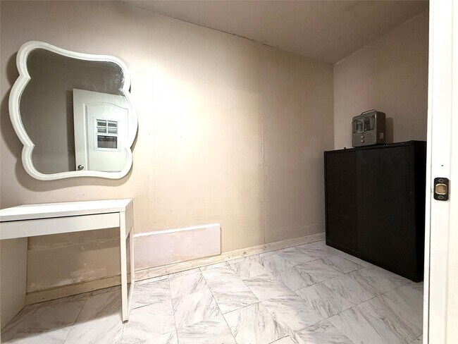 Building Photo - 5004 Irvington Blvd