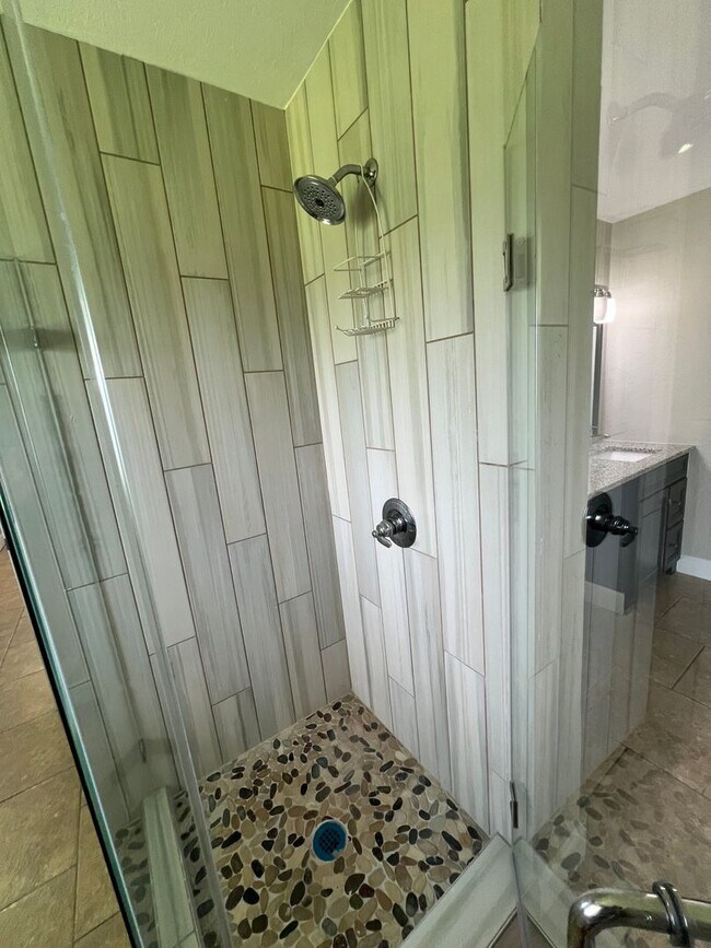 Building Photo - $1,825 ** AVAIL 6/7/25 ** 3 Bed / 2 Bath S...
