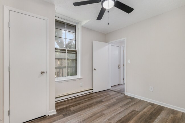 Building Photo - 3028 Cleinview Ave