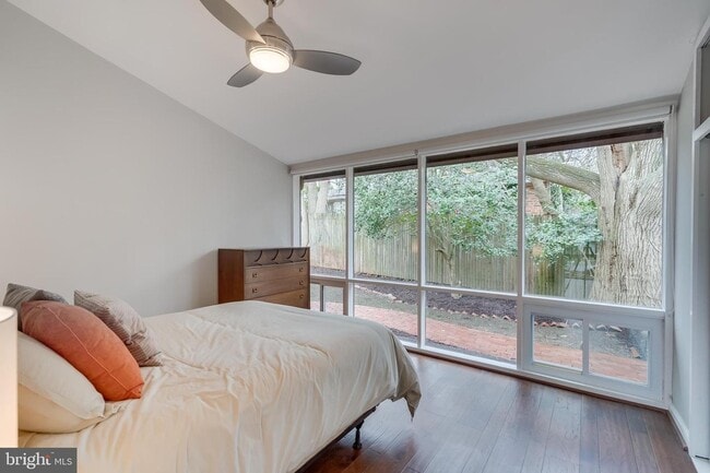 Building Photo - 3315 Pendleton Dr