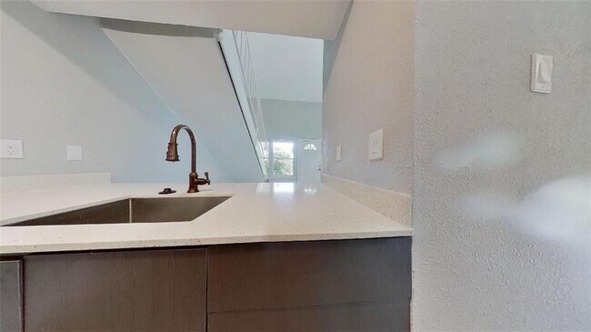 Building Photo - 1916 Valley Hill Cir