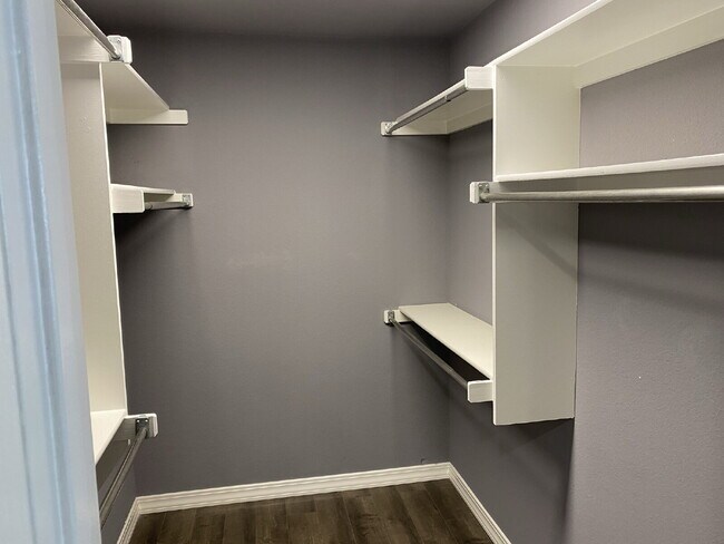 Building Photo - 572 Branchwood Ave