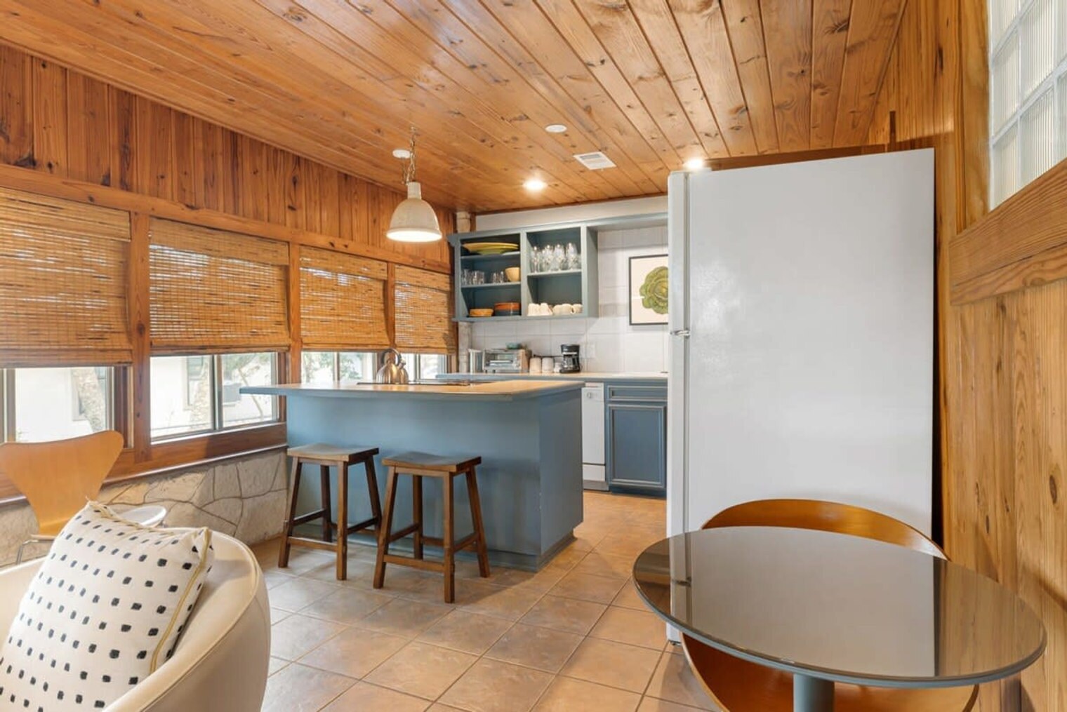 Building Photo - 202 Woodcreek Dr