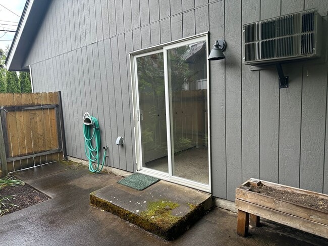 Building Photo - Adorable 1 bedroom 1 bathroom home in Spri...