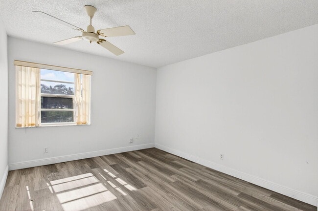 Building Photo - 180 Flanders C