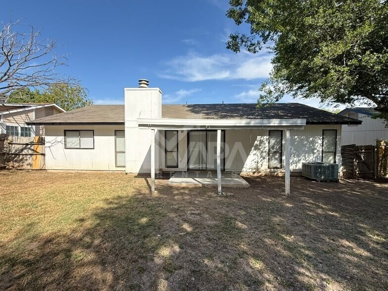 Building Photo - 827 Blue Astor Dr