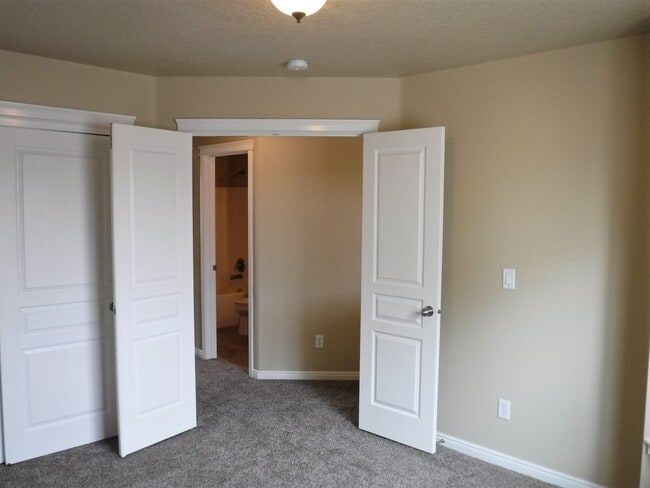 Building Photo - Beautiful 4 bed 2.5 bath home in the perfect Meridian location just off Ustick between Linder and...