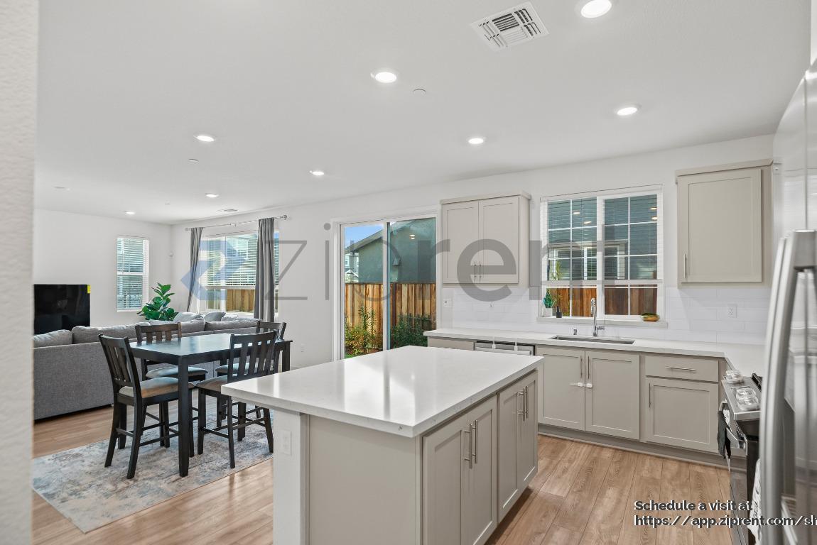 Building Photo - 1804 French Wy