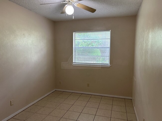 Building Photo - 2110 Hinkle Ave