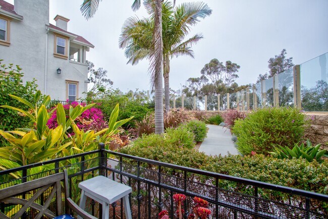 Building Photo - 825 Harbor Cliff Way, Unit 265