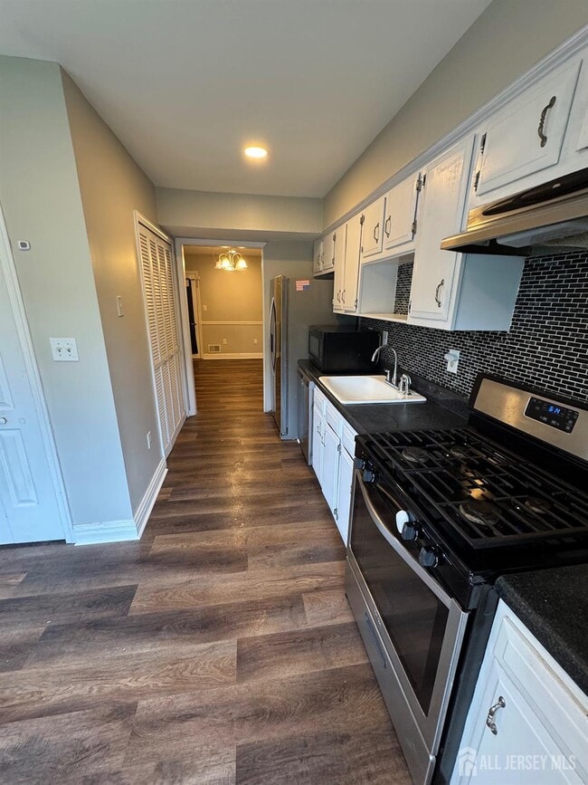 Building Photo - 10 Cosgrove Ct