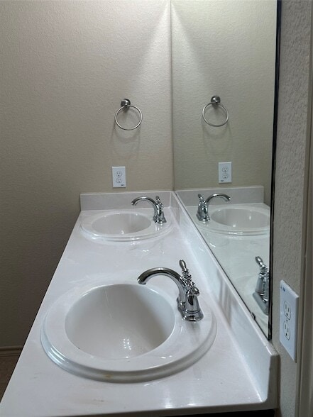 Building Photo - 6824 Clarkridge Dr