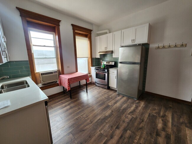 Building Photo - 2404 W Superior St