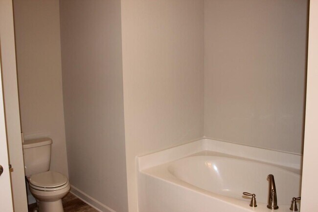 Building Photo - 4301 Chads Park Dr