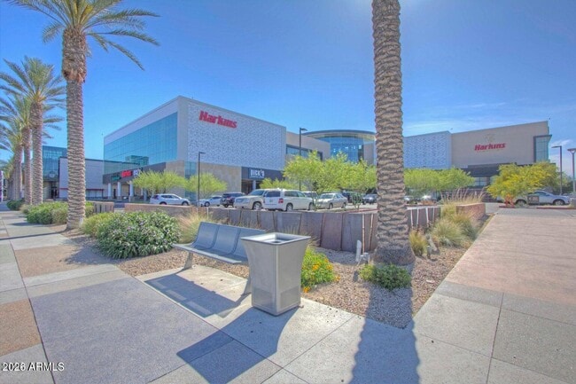 Building Photo - 7117 E Rancho Vista Dr