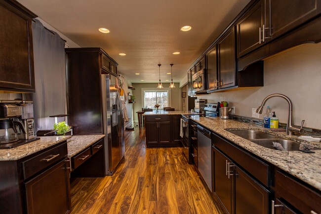 Building Photo - Stunning Remodeled Downtown Craftsman 3BD ...