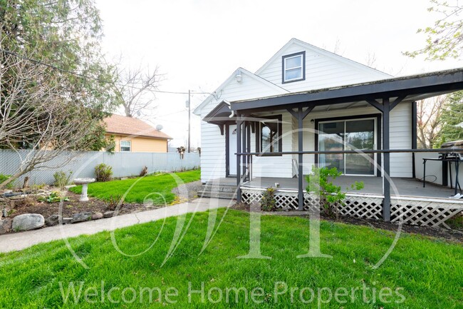 Building Photo - Charming Walla Walla Home with Gas Fireplace, Backyard Patio, and Off-Street Parking!