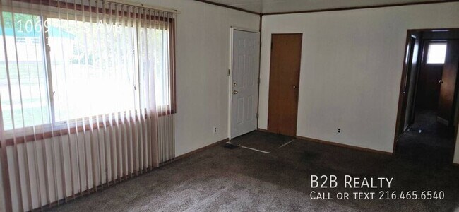 Building Photo - 1069 Fess Ave