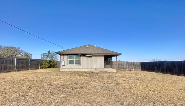 Building Photo - Great 3 bed 2 bath rural rental now available.