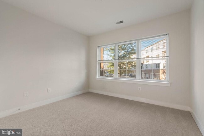 Building Photo - 9521 Bastille St