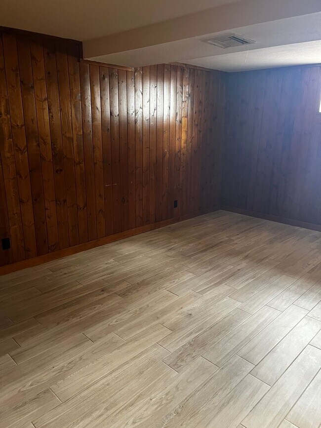 Building Photo - Unfurnished, 1-year long-term rental