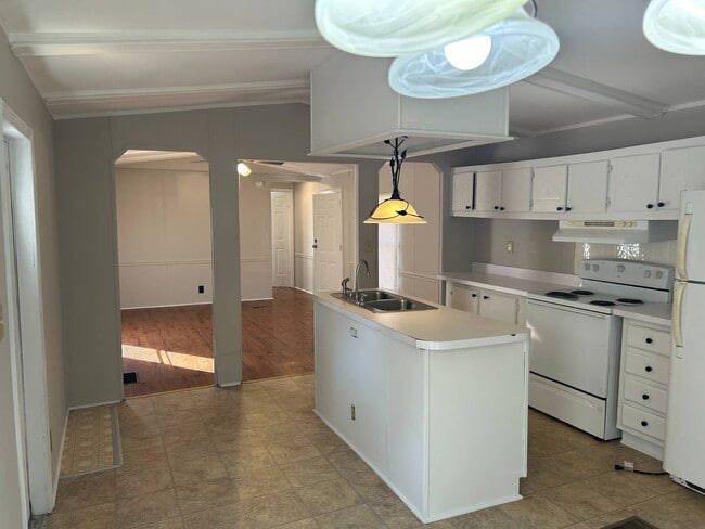 Building Photo - 94 White Oak Village