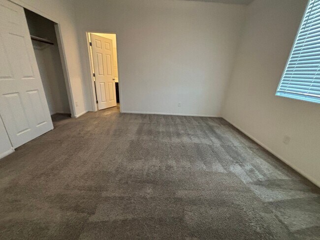 Building Photo - Charming 3-Bedroom Home with Spacious Back...