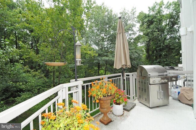 Building Photo - 2010 N Westmoreland St