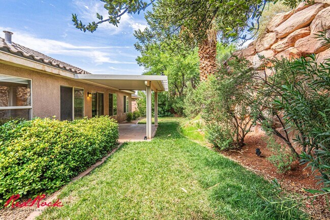 Building Photo - Partially Furnished 3 Bedroom Home with Co...