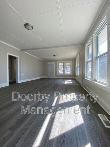 Building Photo - 3011 15th Ave