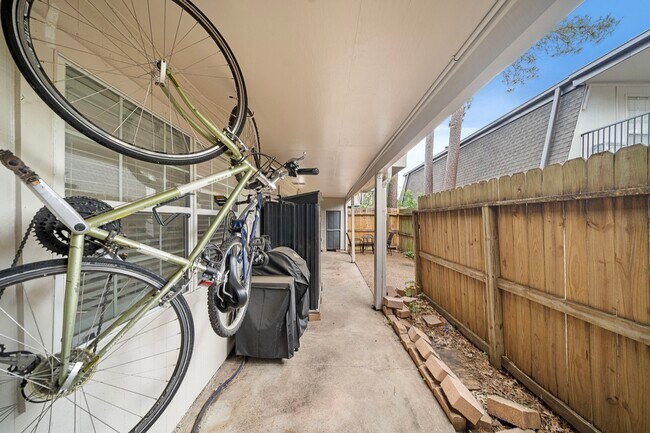 Building Photo - 12633 Memorial Dr