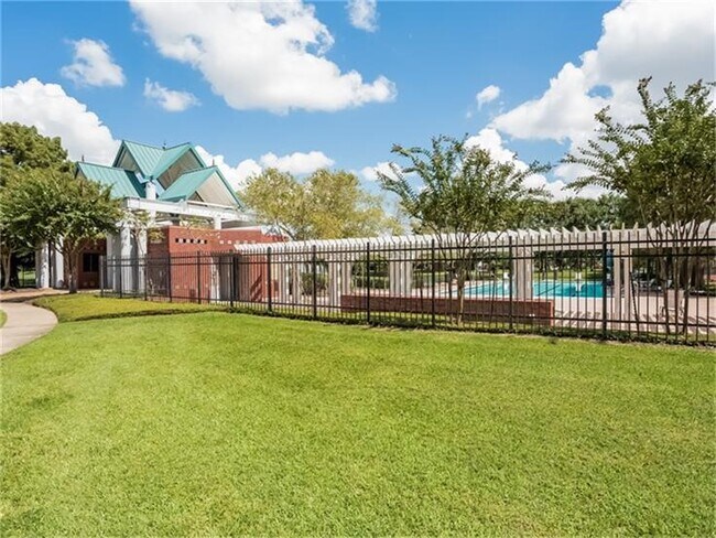 Building Photo - 17607 W Copper Lakes Dr