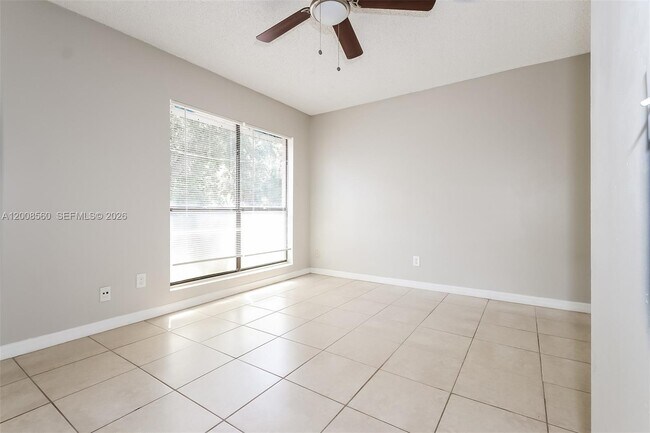 Building Photo - 438 SE Streamlet Ave