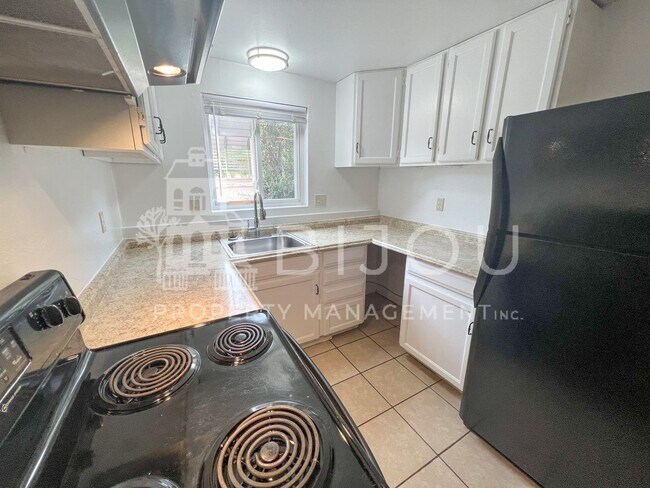 Building Photo - 4418 N Chestnut St