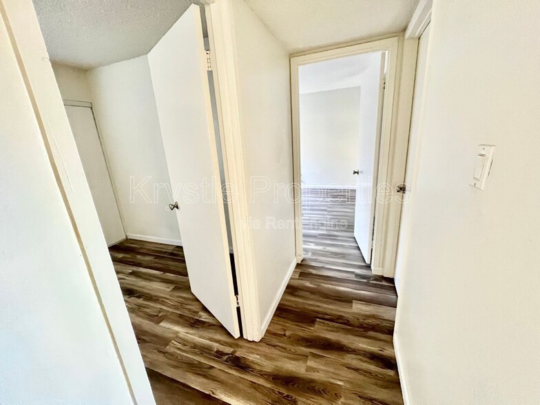 Building Photo - 355 Parkview Terrace
