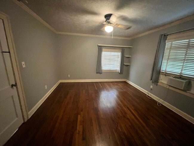 Building Photo - Jordan/Johnson Area!