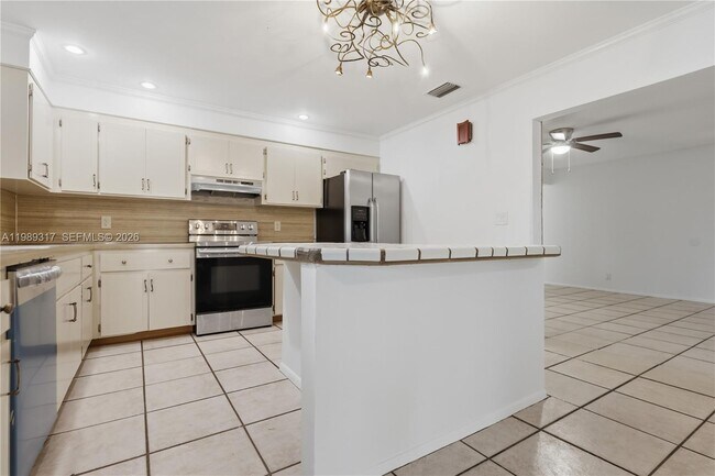 Building Photo - 4512 SW 27th Terrace