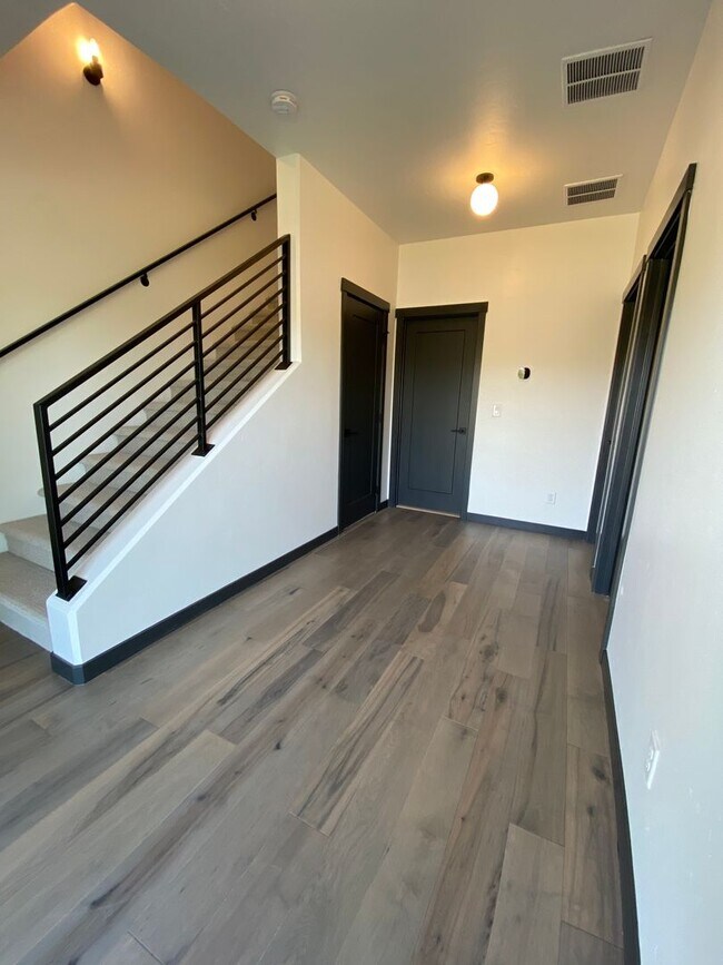 Building Photo - Close to Micron, 3 Bedroom 3 bath w/ a Million Dollar View!