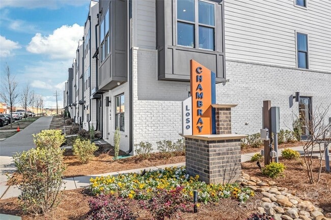 Building Photo - 417 Blairhill Rd