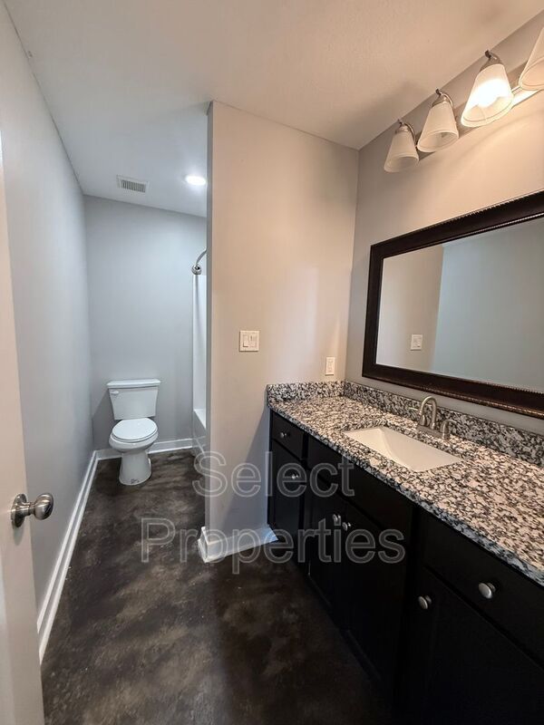 Building Photo - 263 Wolf Den Dr